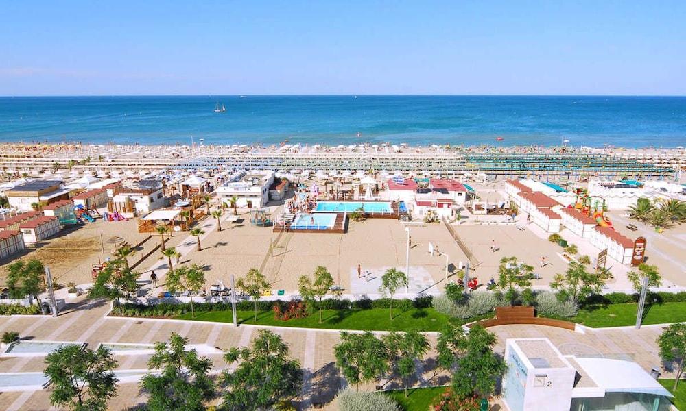 Hotel Al Cavallino Bianco Riccione Esterno foto