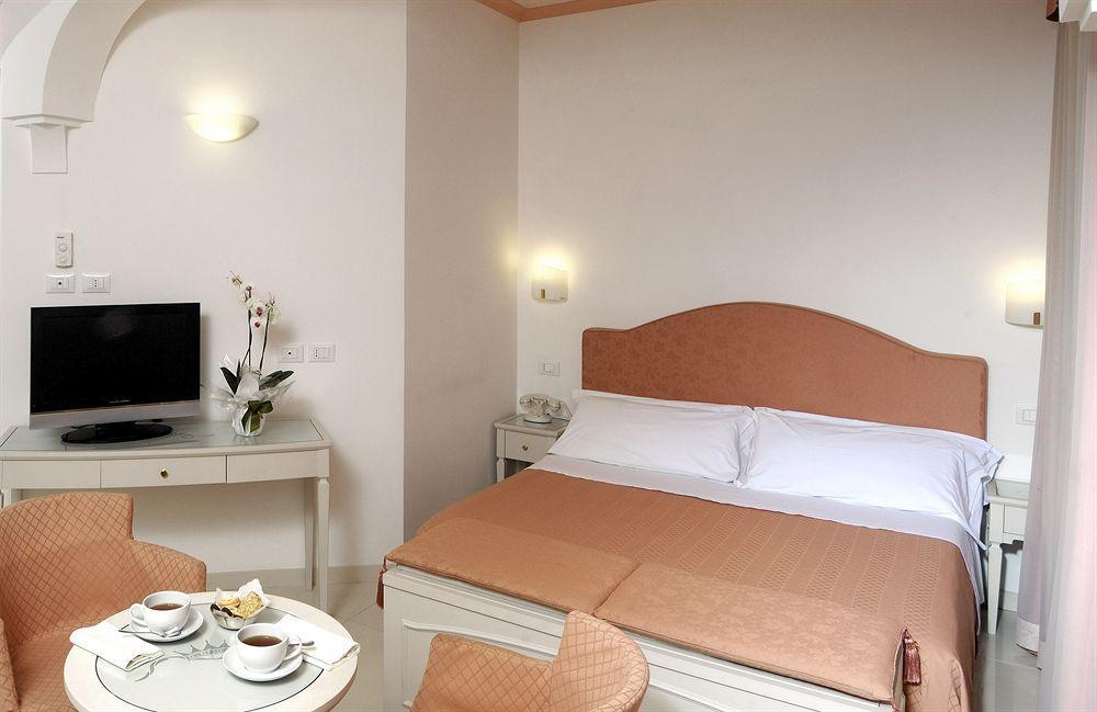 Hotel Al Cavallino Bianco Riccione Esterno foto