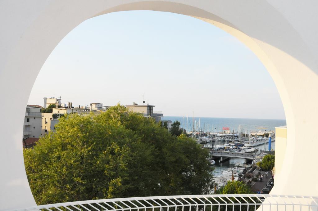Hotel Al Cavallino Bianco Riccione Esterno foto