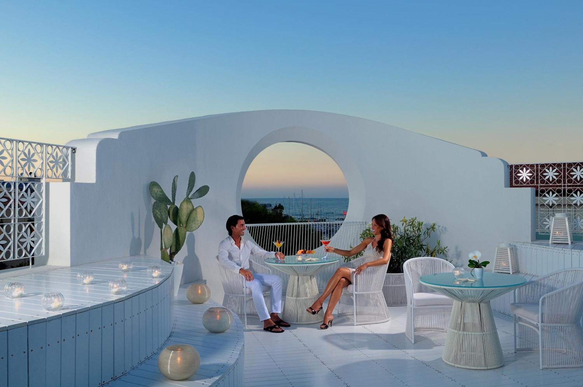 Hotel Al Cavallino Bianco Riccione Esterno foto