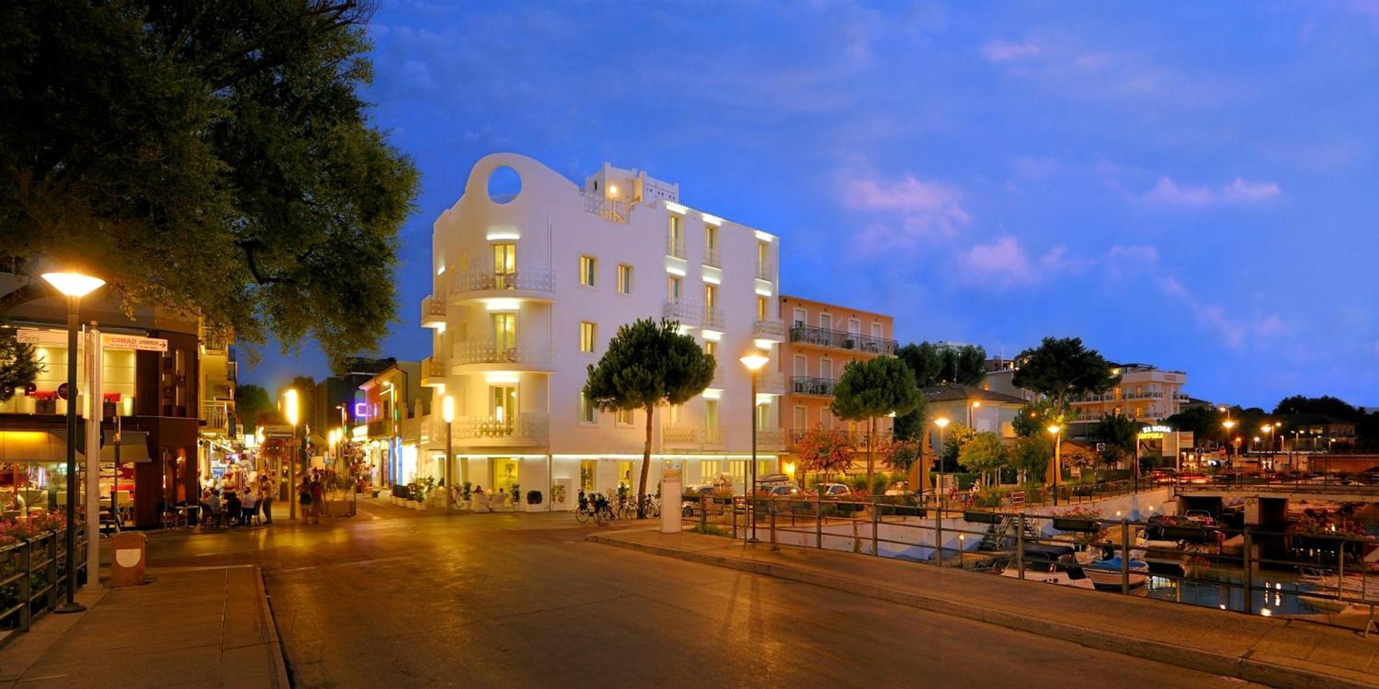 Hotel Al Cavallino Bianco Riccione Esterno foto