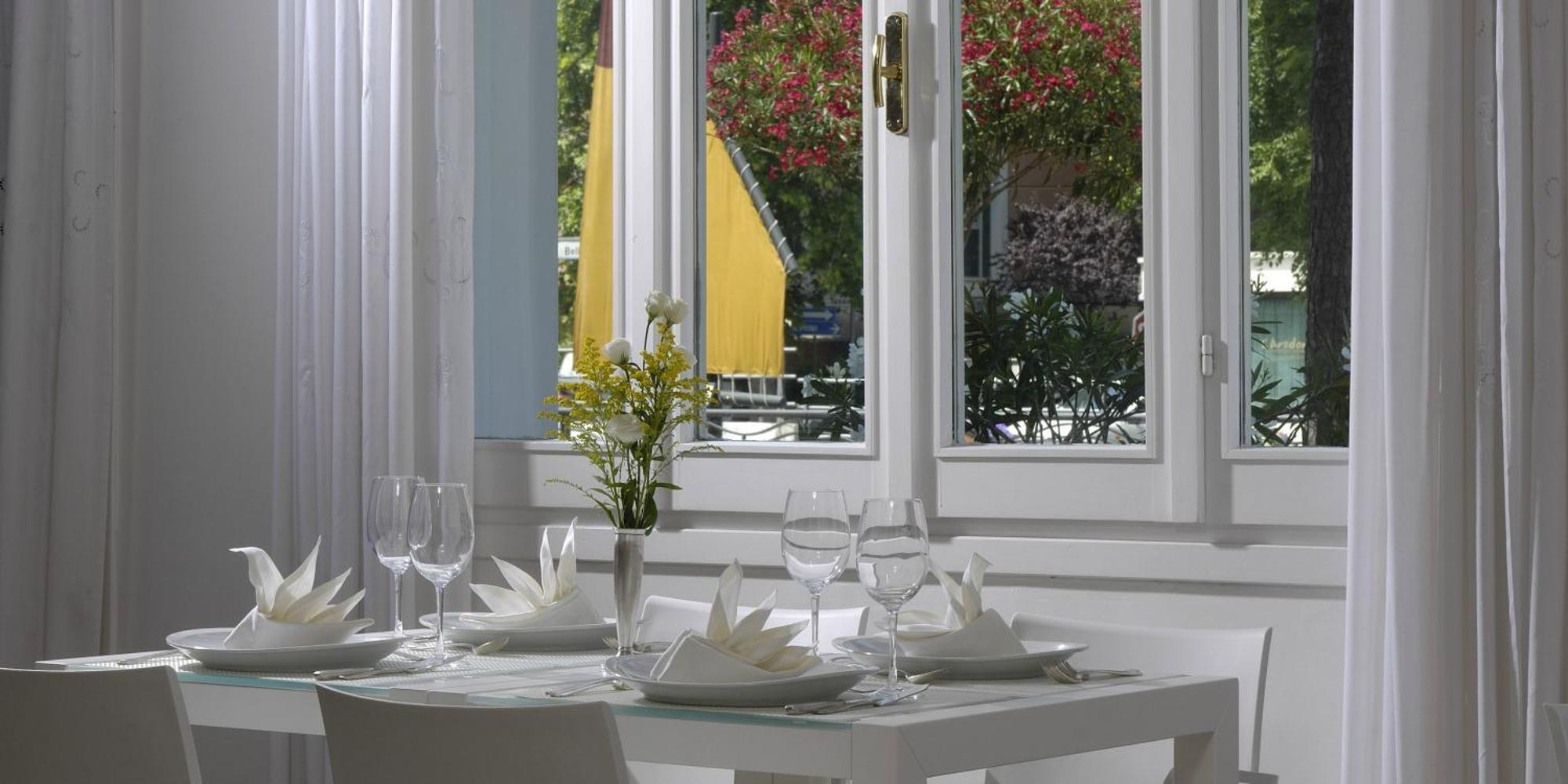 Hotel Al Cavallino Bianco Riccione Esterno foto
