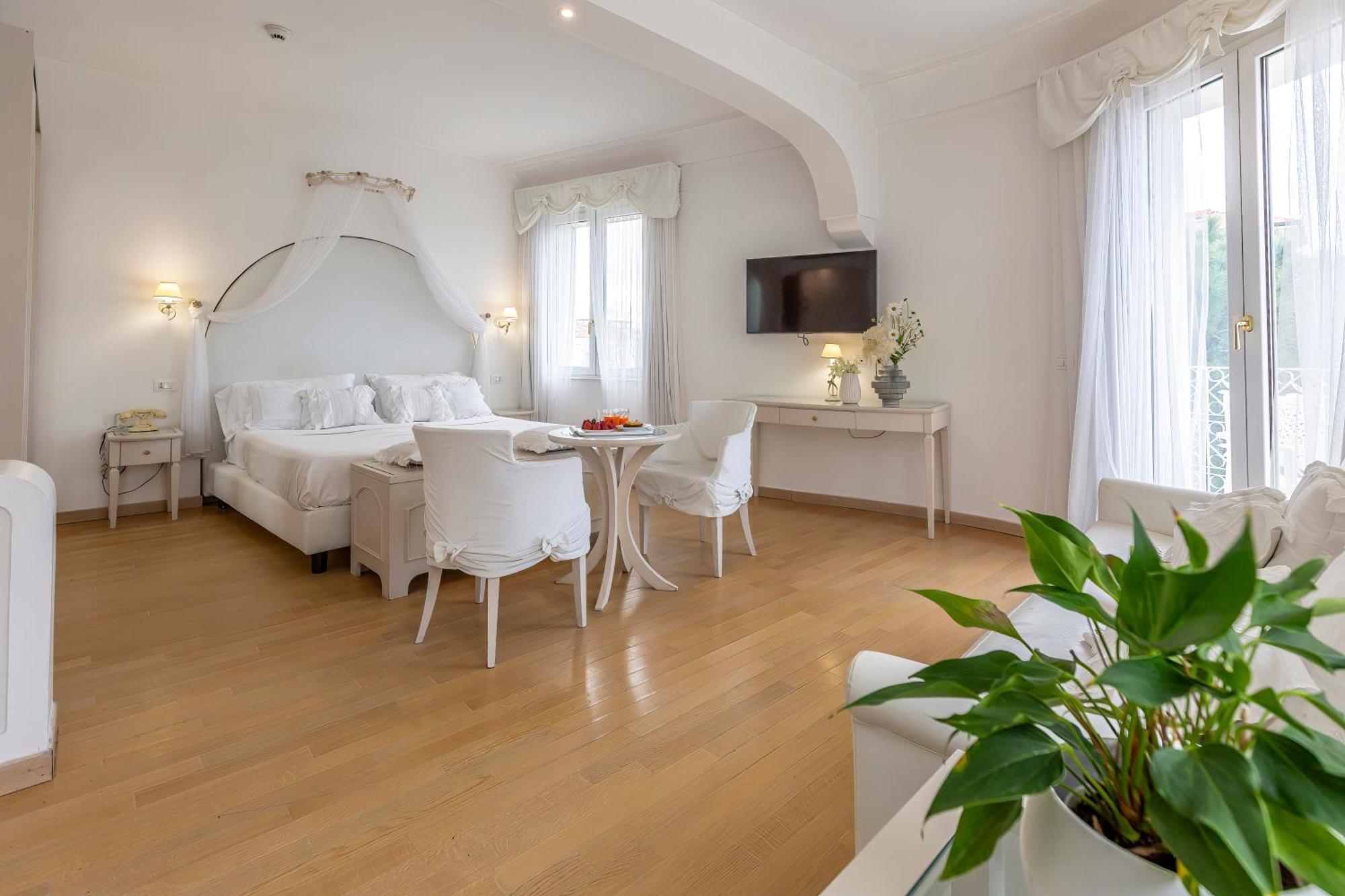 Hotel Al Cavallino Bianco Riccione Esterno foto