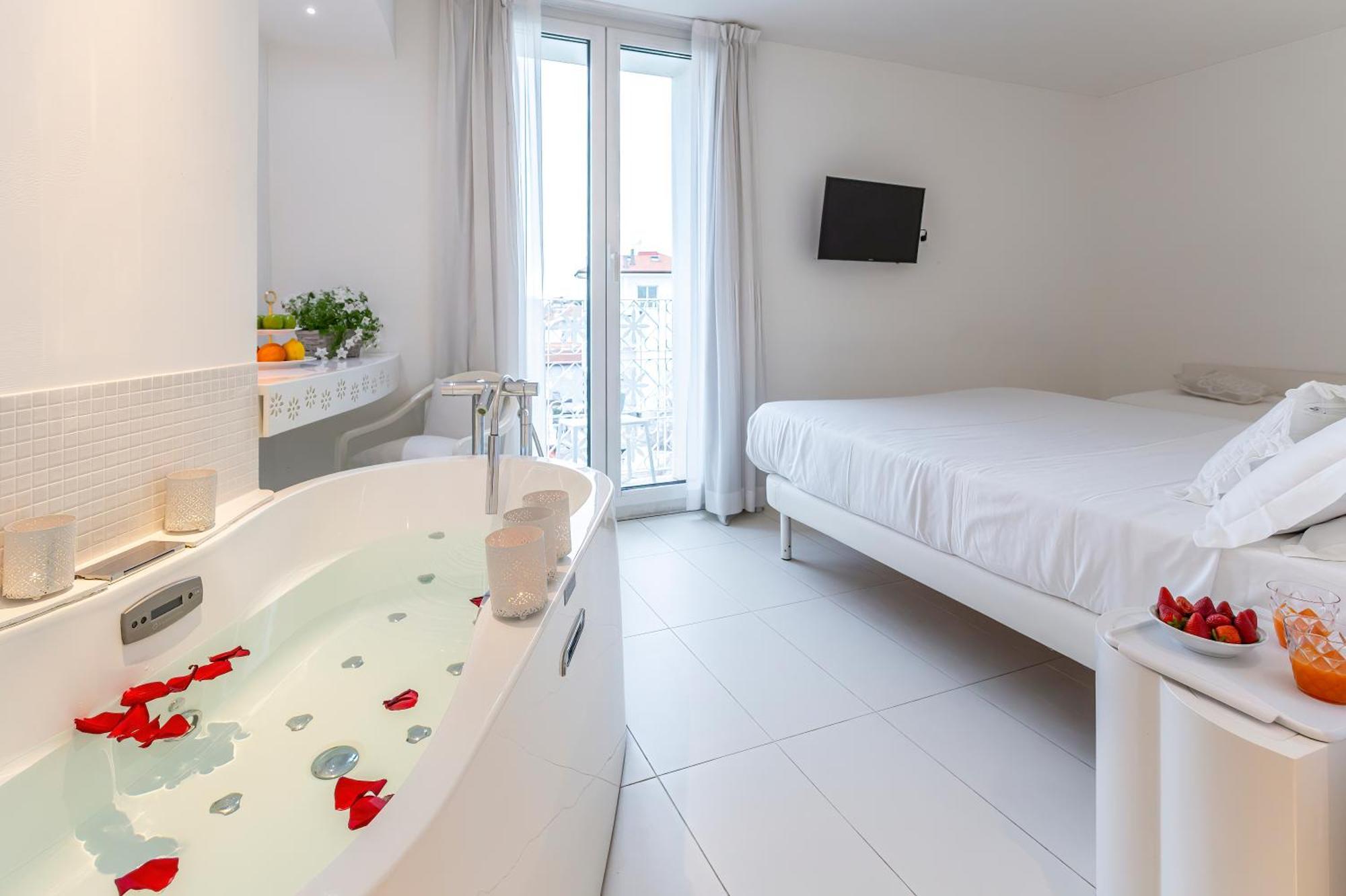 Hotel Al Cavallino Bianco Riccione Esterno foto