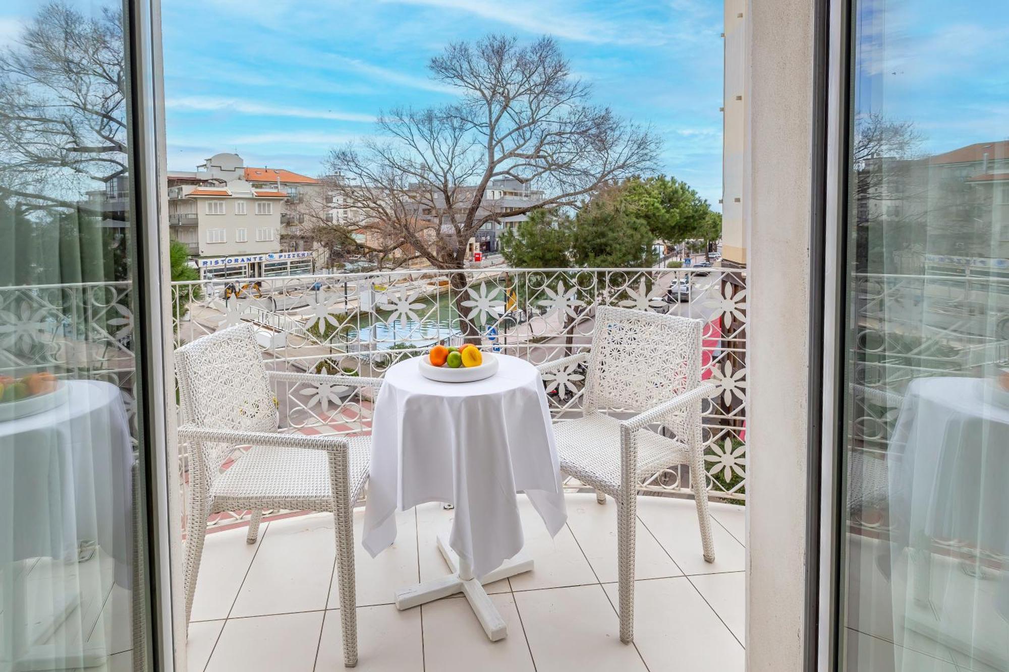 Hotel Al Cavallino Bianco Riccione Esterno foto