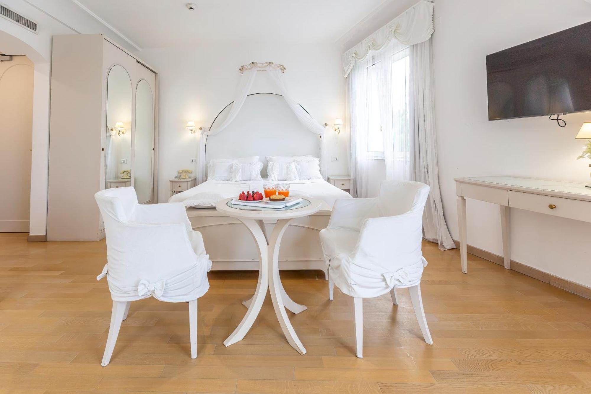 Hotel Al Cavallino Bianco Riccione Esterno foto